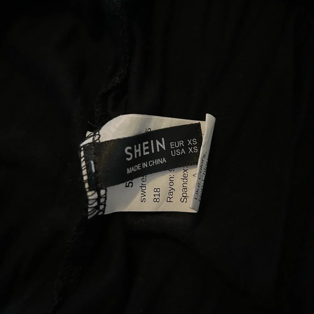 Shein backless mini dress. Color: Black. Size: XS - Picture 5 of 5
